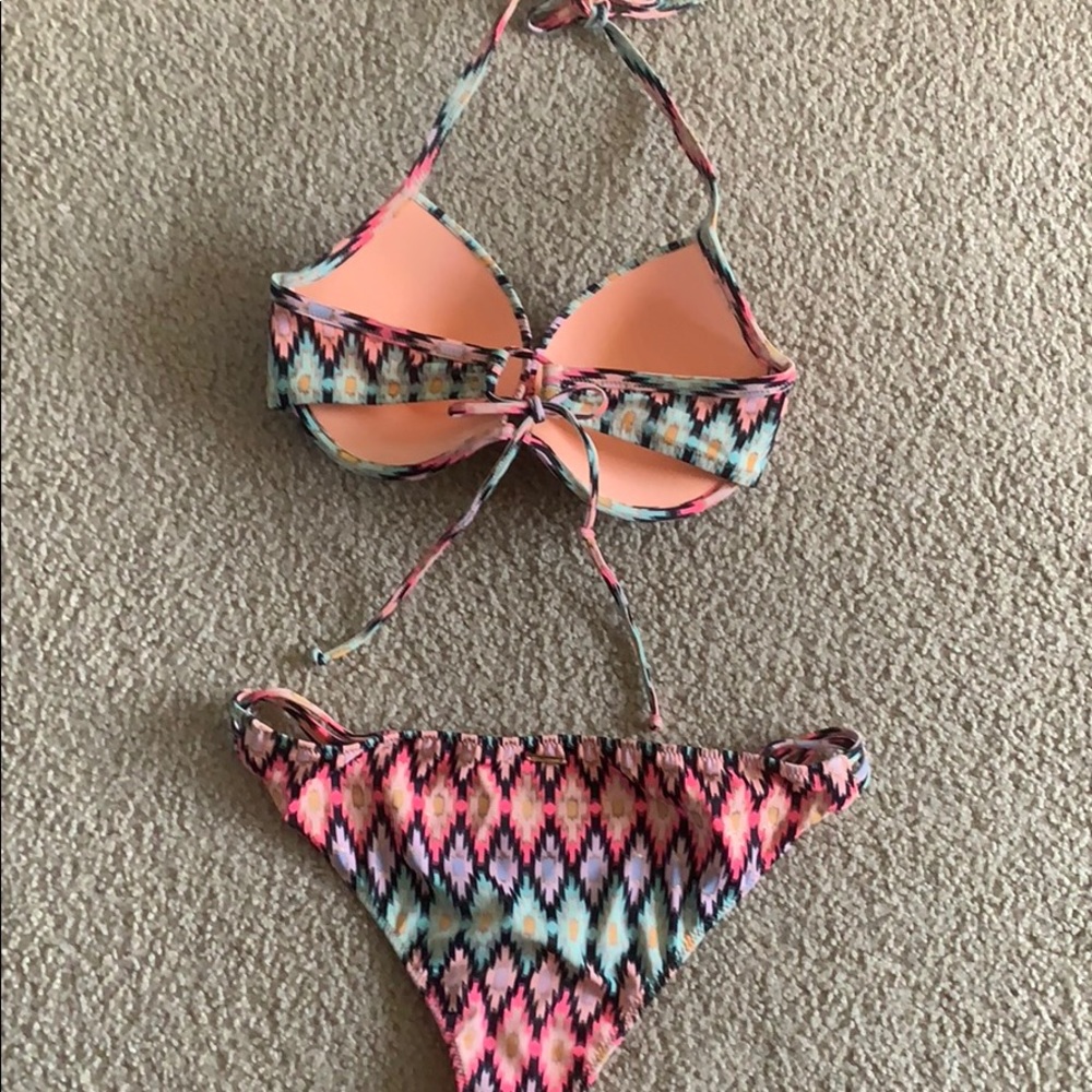 Bikini - Picture 3 of 5